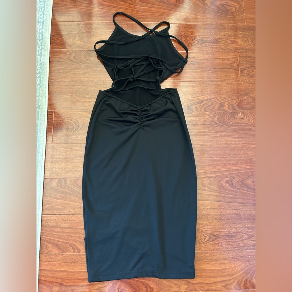 Black Dress with Crisscross Straps and Ruched Back - Picture 5 of 9